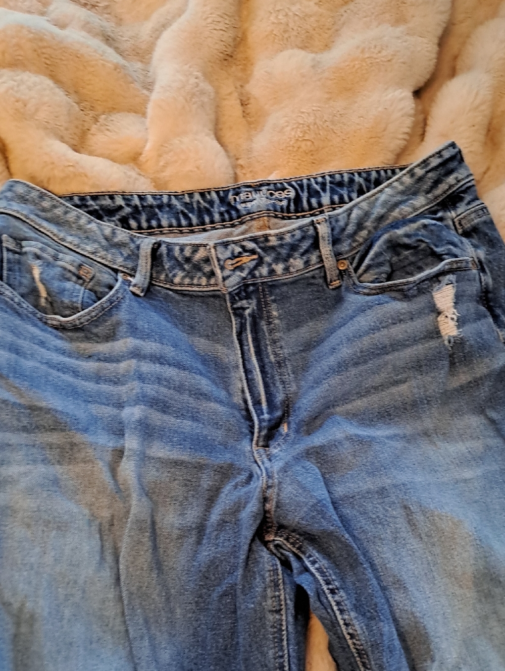 Maurices Women's Medium Blue Distressed Boyfriend Jeans Sz 18L